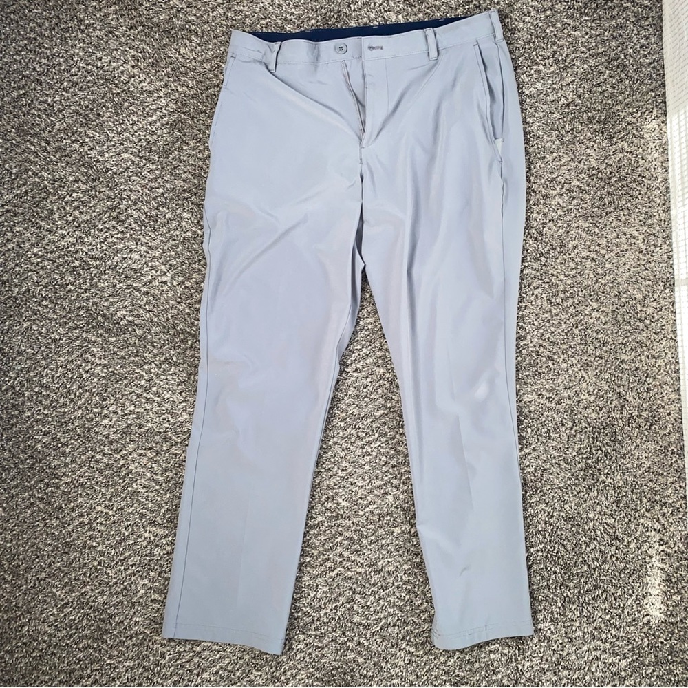 Men’s Light Grey IZOD Golf Pants Dress Pants